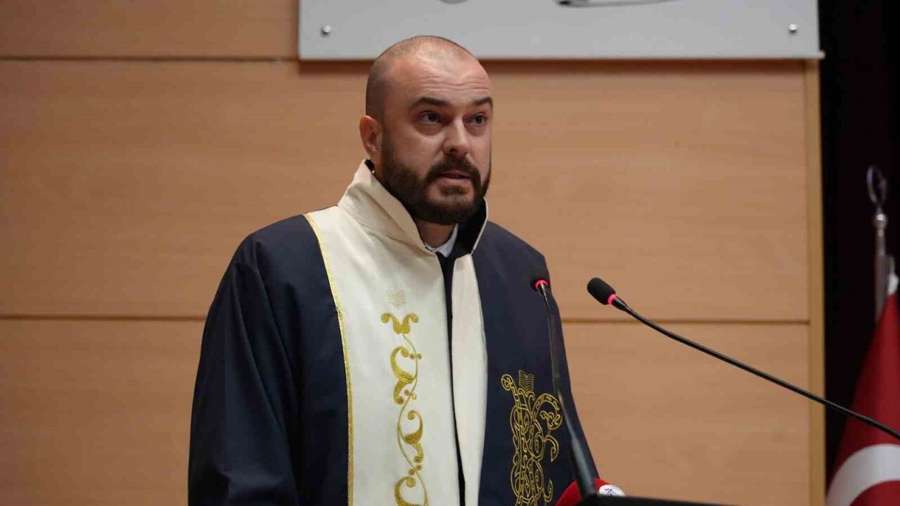 KARABÜK AĞIZ VE DİŞ SAĞLIĞI EĞİTİM VE ARAŞTIRMA HASTANESİ BAŞHEKİMİ DOÇ. DR. AHMET TAYLAN ÇEBİ DE...