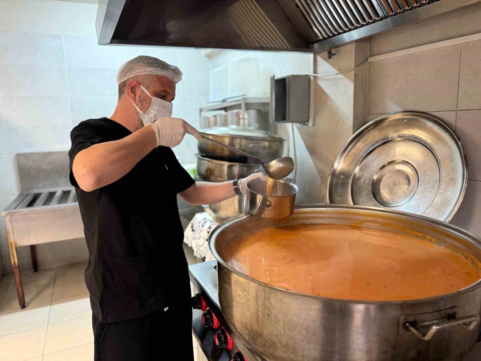 KARABÜK BELEDİYESİ, SOSYAL BELEDİYECİLİK ANLAYIŞI DOĞRULTUSUNDA YÜRÜTTÜĞÜ AŞEVİ HİZMETLERİYLE HER...