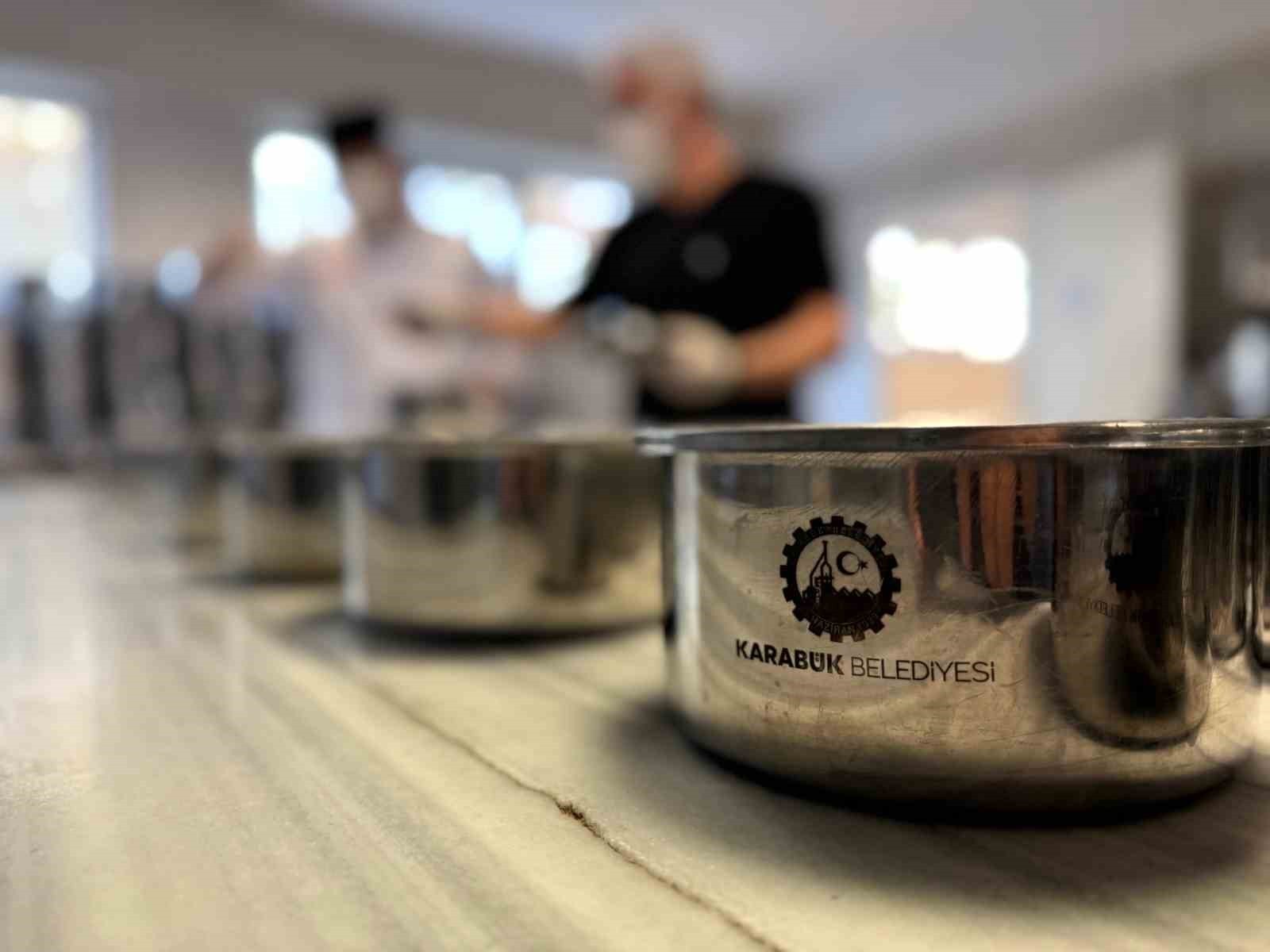 KARABÜK BELEDİYESİ, SOSYAL BELEDİYECİLİK ANLAYIŞI DOĞRULTUSUNDA YÜRÜTTÜĞÜ AŞEVİ HİZMETLERİYLE HER...