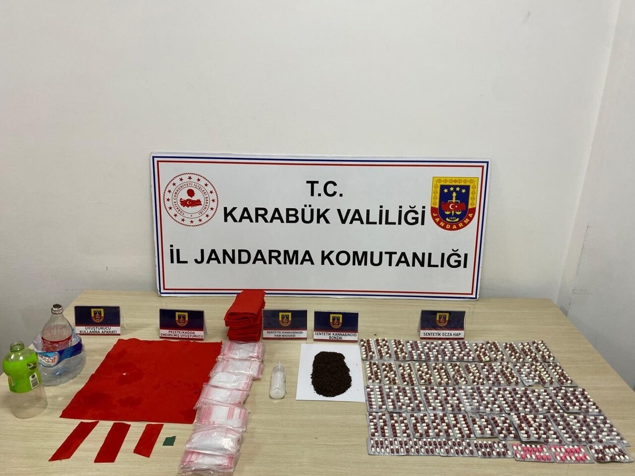 KARABÜK’TE JANDARMA EKİPLERİNİN GERÇEKLEŞTİRDİĞİ 3 FARKLI OPERASYONDA 6 ŞÜPHELİ GÖZALTINA...