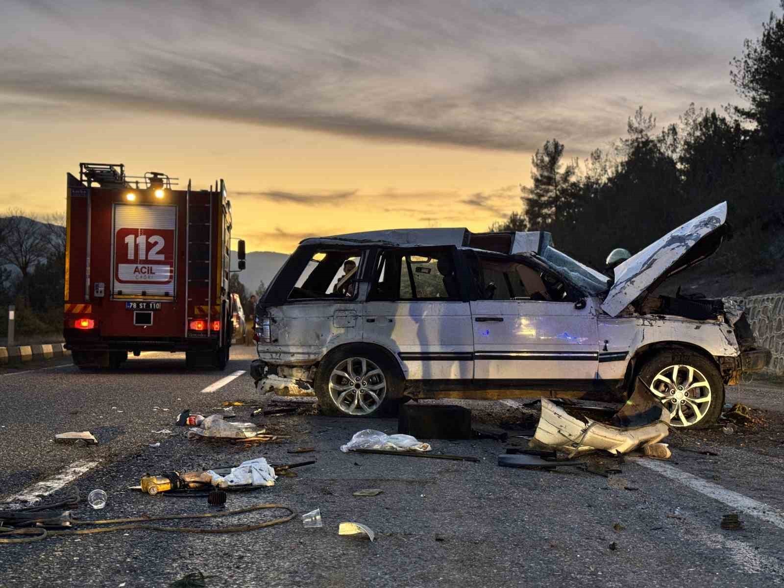 KARABÜK’ÜN SAFRANBOLU İLÇESİNDE KONTROLDEN ÇIKARAK TAKLALAR ATAN CİPTEKİ 1’İ ÇOCUK 2 KİŞİ YAŞAMINI...