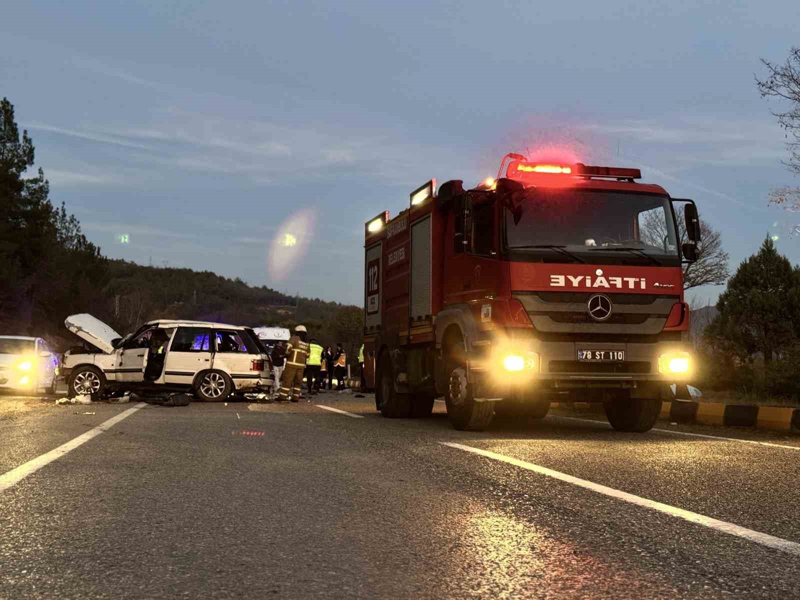 KARABÜK’ÜN SAFRANBOLU İLÇESİNDE KONTROLDEN ÇIKARAK TAKLALAR ATAN CİPTEKİ 1’İ ÇOCUK 2 KİŞİ YAŞAMINI...