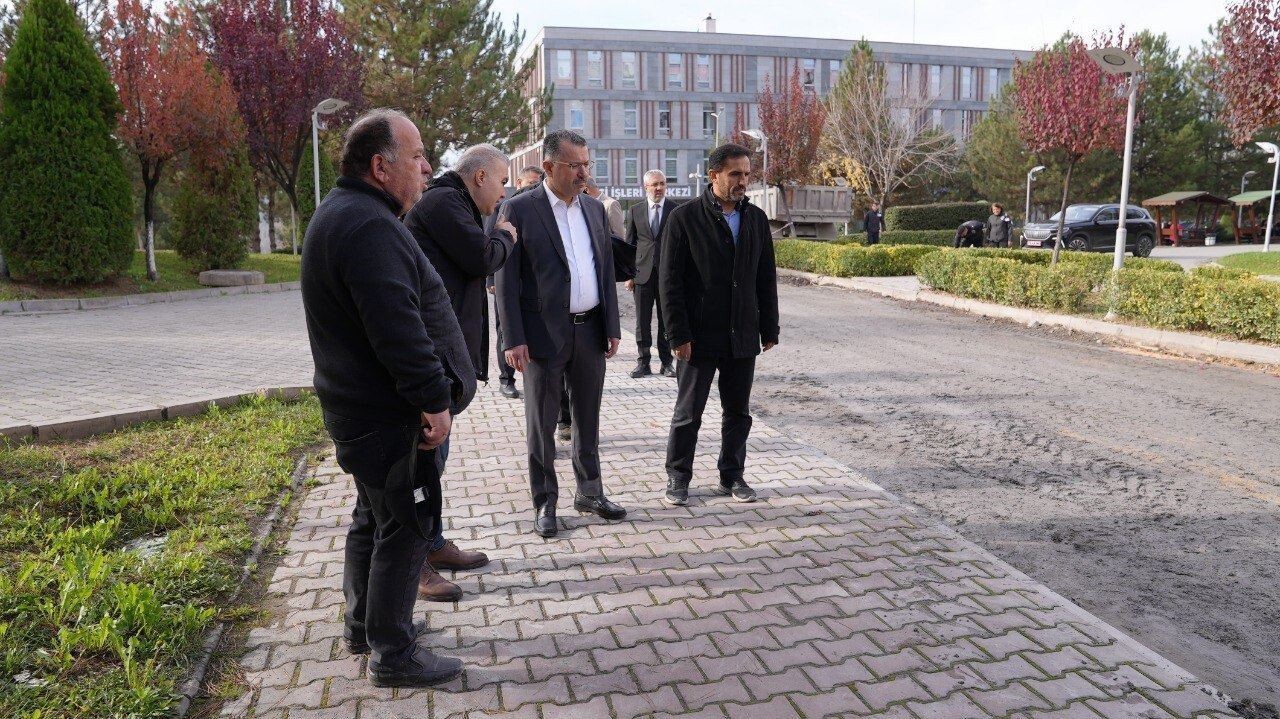 KARABÜK ÜNİVERSİTESİ (KBÜ) REKTÖRÜ PROF. DR. FATİH KIRIŞIK, KAMPÜS GENELİNDEKİ YENİLEME VE ALTYAPI...