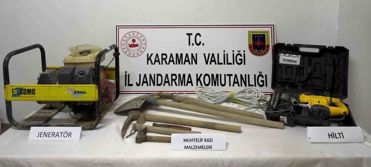 KARAMAN'DA JANDARMANIN YAPTIĞI UYGULAMALARDA UYUŞTURUCU MADDE ELE GEÇİRİLİRKEN, ARANAN 4 KİŞİ...
