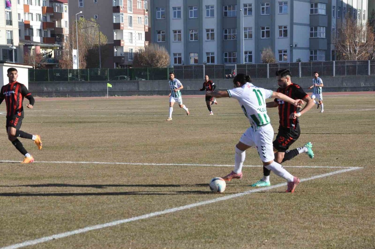 KARS 36 SPOR: 1 HAKKARİ ZAP SPOR:  1(KARS-İHA)