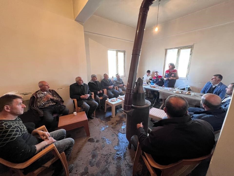 KARS’TA BUZAĞI KAYIPLARININ ÖNÜNE GEÇMEK İÇİN ÜRETİCİLERE EĞİTİM...