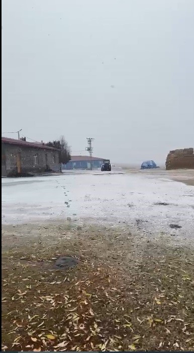 KARS’TA YÜKSEK KESİMLERE KAR YAĞDI(KARS-İHA)