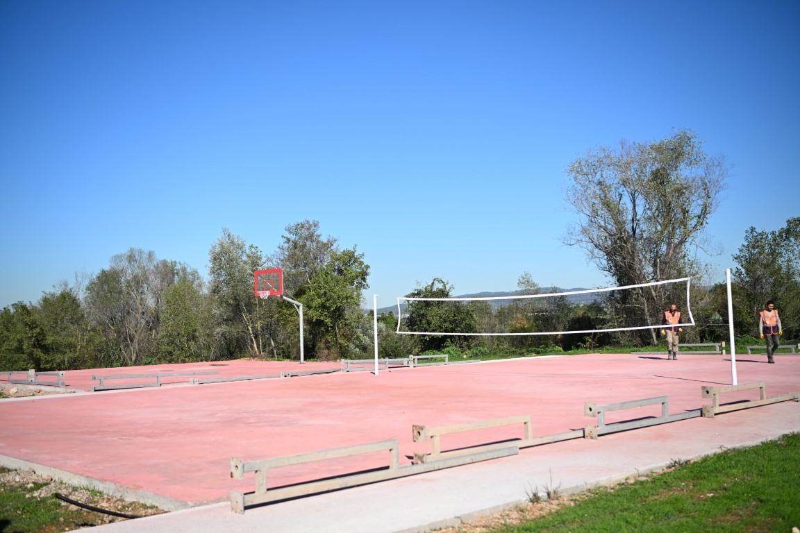 KARTEPE'DEKİ NUSRETİYE MAHALLESİ'NE İNŞA EDİLEN SPOR KOMPLEKSİNDE SONA GELİNDİ. ALANDA...