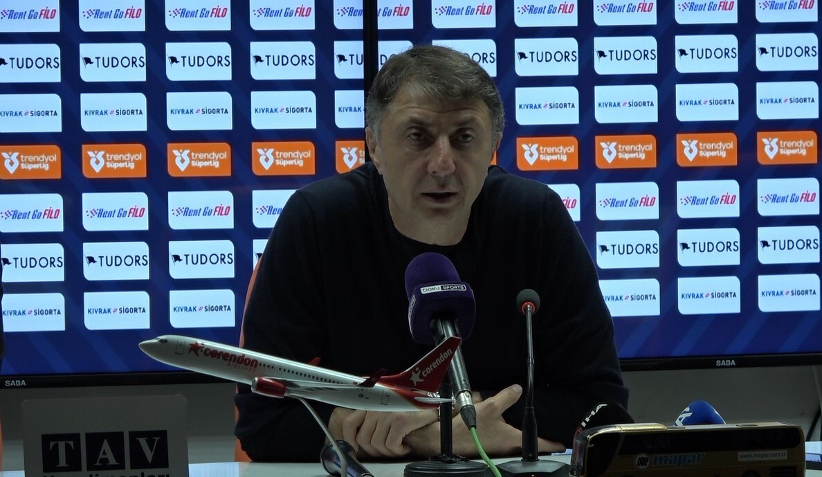 KASIMPAŞA TEKNİK DİREKTÖRÜ ŞOTA ARVELADZE, CORENDON ALANYASPOR MAÇININ ARDINDAN YAPTIĞI...