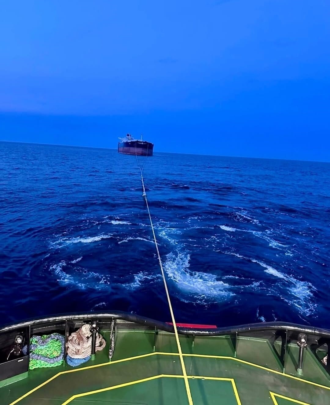 KASTAMONU'NUN DOĞANYURT İLÇESİNDEN YAKLAŞIK 35 DENİZ MİLİ AÇIKTA İKİ KEZ İSABET ALAN VE GÖVDESİNDE...