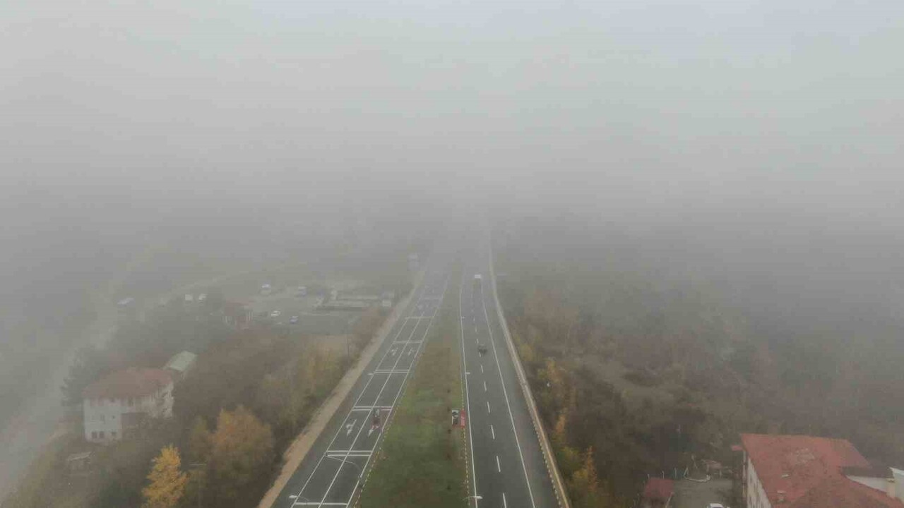 KASTAMONU’DA ETKİLİ OLAN YOĞUN SİS, KASTAMONU-ANKARA KARA YOLU VE KASTAMONU-İSTANBUL KARA YOLUNDA...
