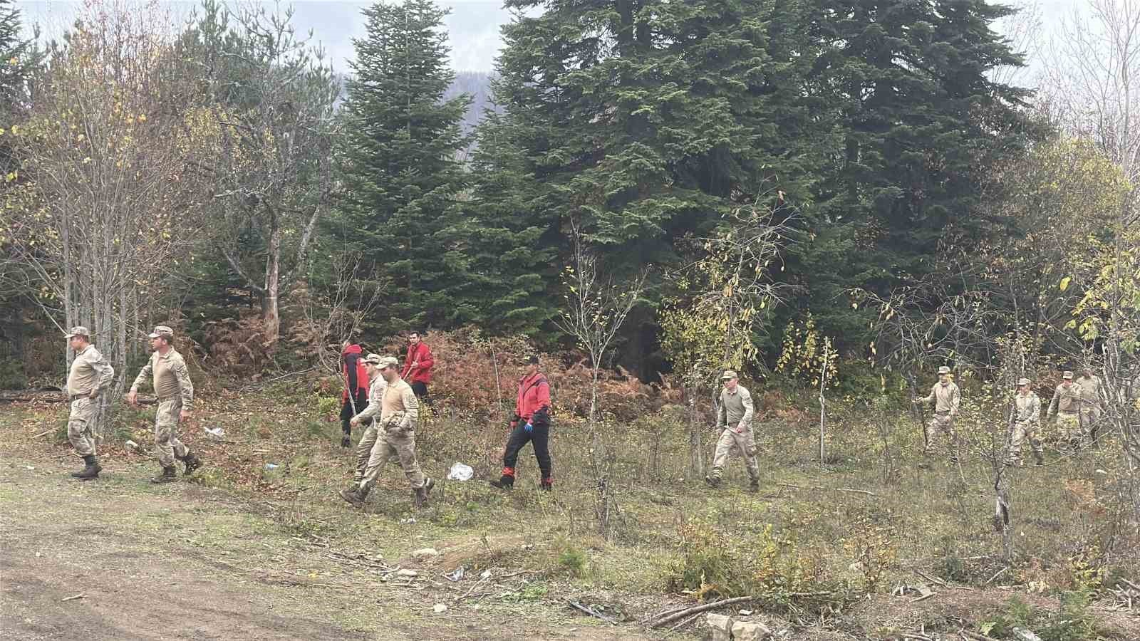 KASTAMONU’NUN BOZKURT İLÇESİNDE 10 GÜNDÜR ARANIN VE DERE YATAĞINDA CANSIZ BEDENLERİNE ULAŞILAN...