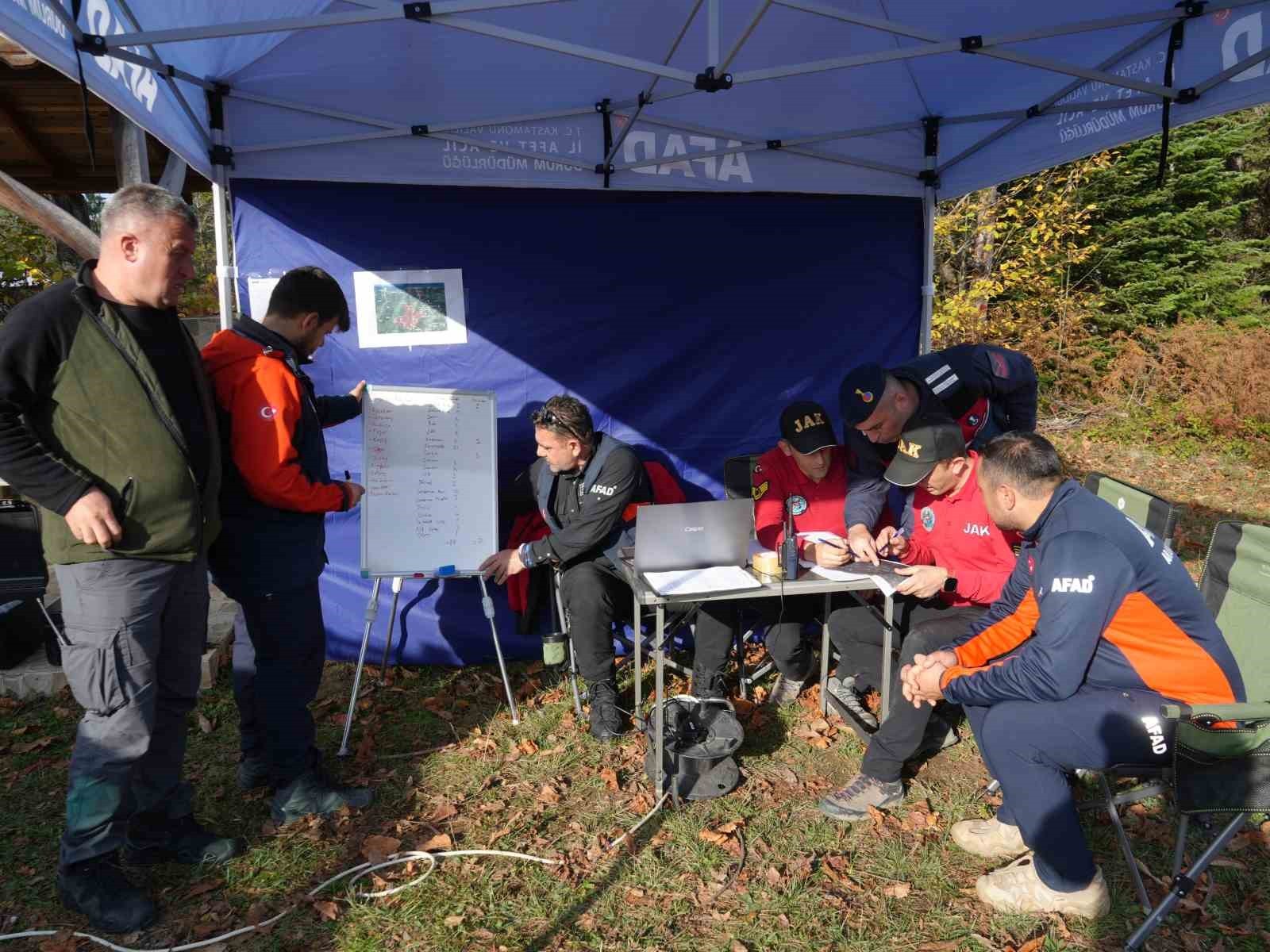 KASTAMONU’NUN BOZKURT İLÇESİNDE KAYBOLAN ANNE İLE 5 YAŞINDAKİ OĞLUNU ARAMA ÇALIŞMALARI DEVAM...
