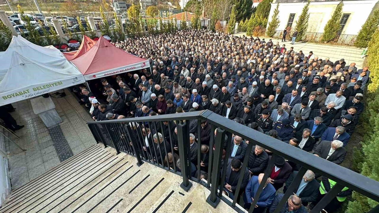 KASTAMONU VALİSİ MEFTUN DALLI'NIN VEFAT EDEN ANNESİ ŞEHRİ DALLI, SİNOP'UN BOYABAT İLÇESİNDE...