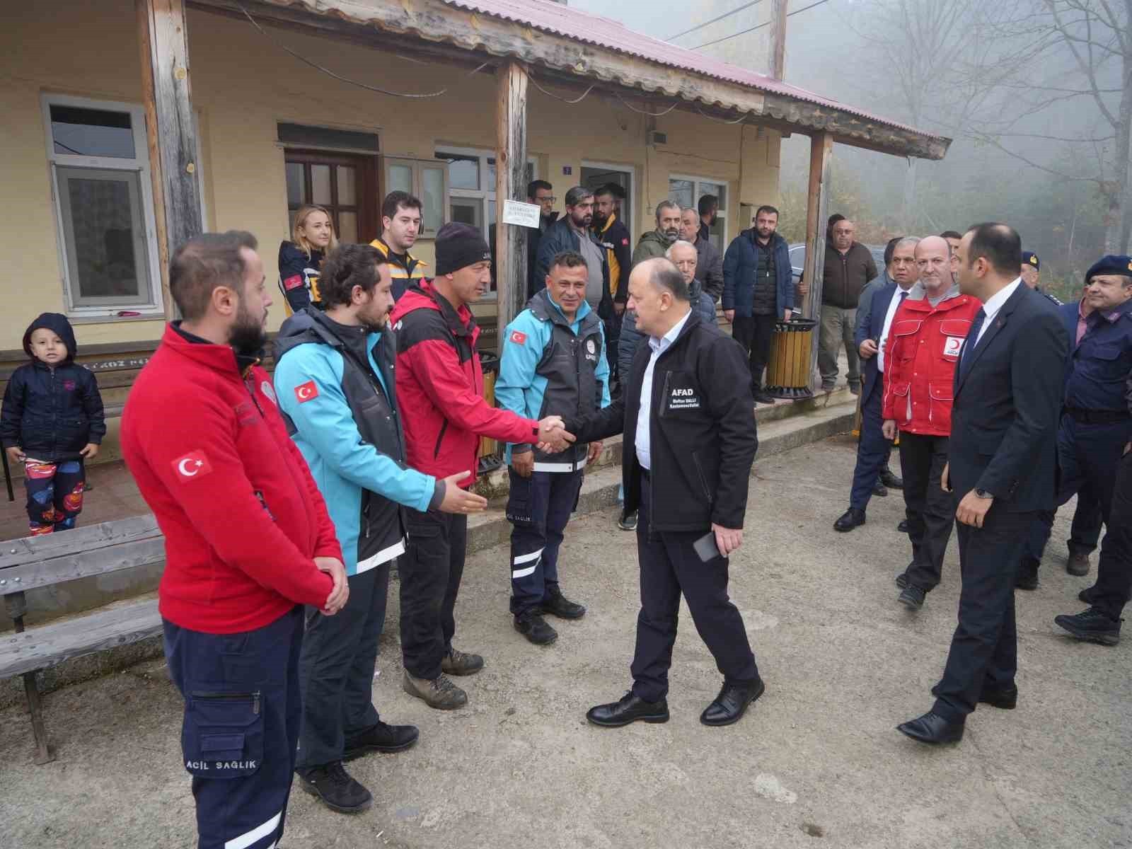 KASTAMONU VALİSİ MEFTUN DALLI, KAYIP ANNE İLE ÇOCUĞUNUN BULUNMASI İÇİN TÜM KURUMLARIN SEFERBER...