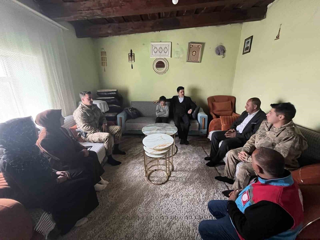 KAYMAKAM KAHRAMAN’DAN EV ZİYARETİ(KARS-İHA)