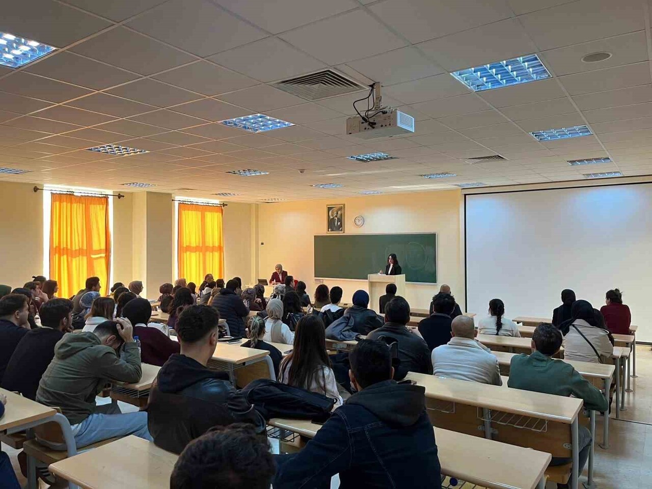 KAYMAKAM KILIÇ, BŞEÜ ÖĞRENCİLERİ İLE DENEYİMLERİNİ PAYLAŞTI