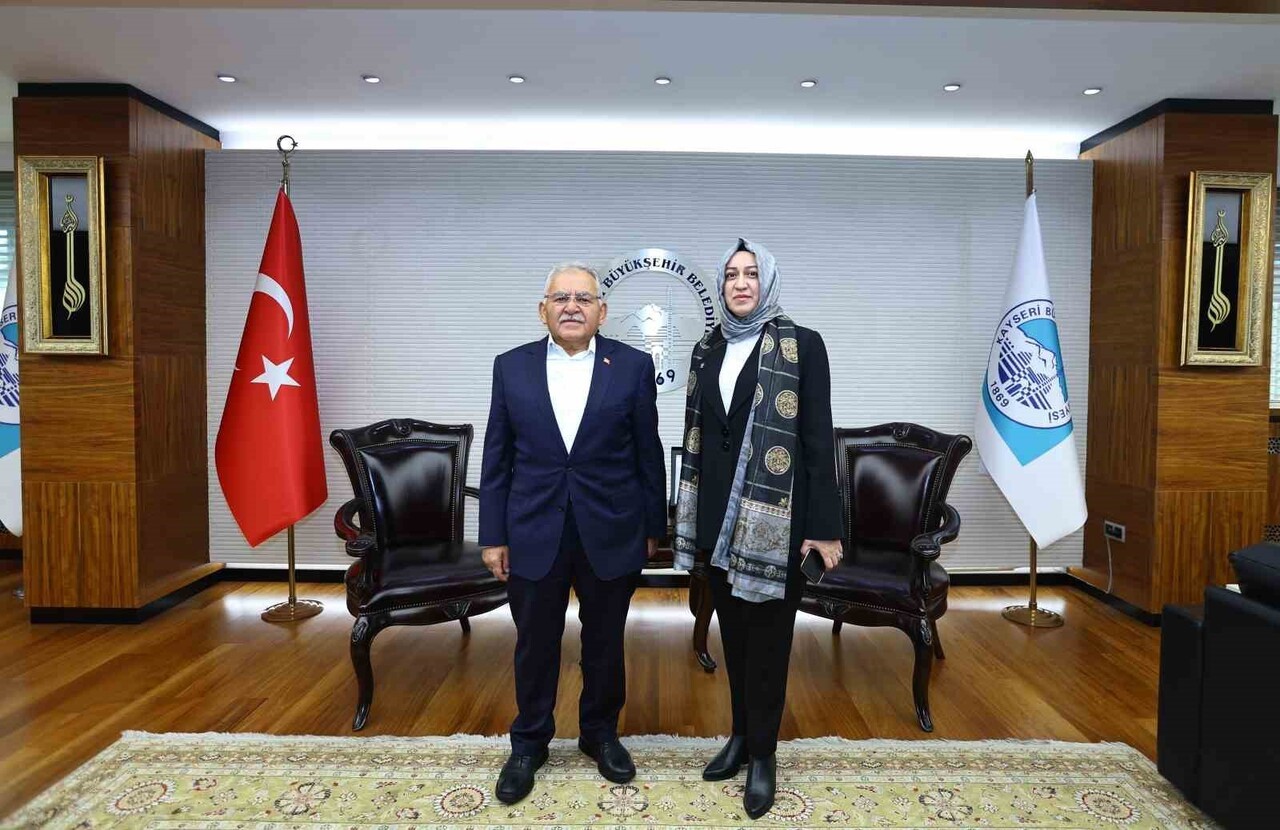 KAYSERİ BÜYÜKŞEHİR BELEDİYE BAŞKANI DR. MEMDUH BÜYÜKKILIÇ, KAYSERİ’NİN İLK KADIN İLÇE BAŞKANI...