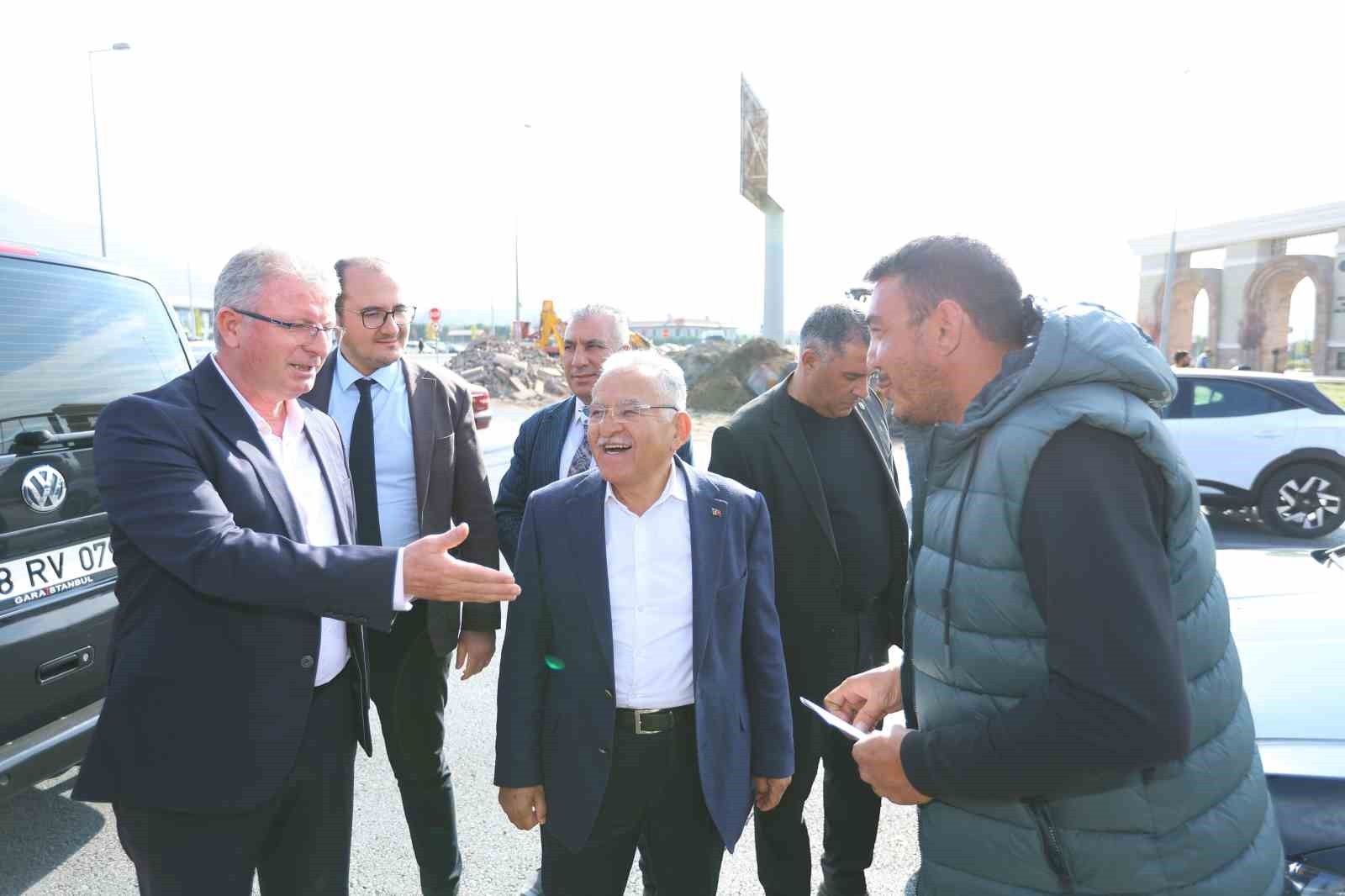 KAYSERİ BÜYÜKŞEHİR BELEDİYE BAŞKANI DR. MEMDUH BÜYÜKKILIÇ; TALAS BULVARI ÜZERİNDE ERCİYES...