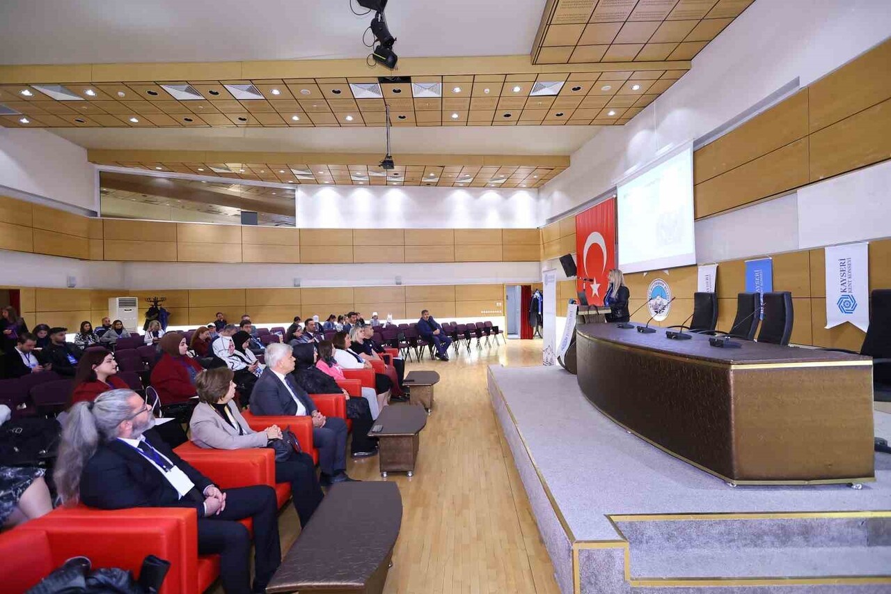 KAYSERİ BÜYÜKŞEHİR BELEDİYESİ’NİN DESTEKLERİYLE FAALİYETLERİNİ SÜRDÜREN KAYSERİ KENT KONSEYİ;...