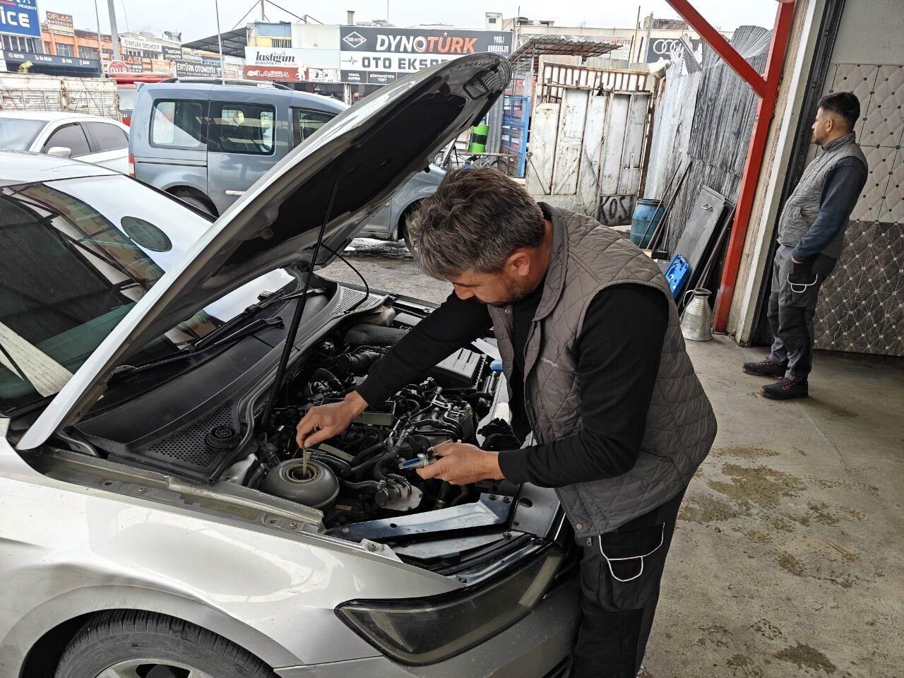 KAYSERİ’DE 30 YILDIR MOTOR USTALIĞI YAPAN SELÇUK SOYLU, ARAÇLARIN KIŞLIK BAKIMLARINDA KALİTELİ...