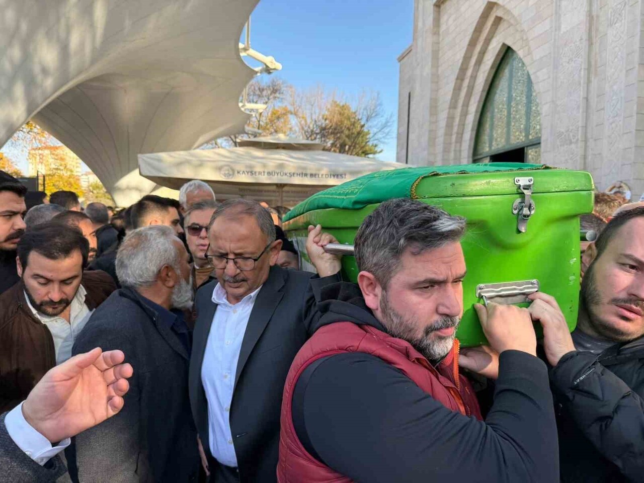 KAYSERİ’DE İŞ VE SİYASET DÜNYASININ TANINAN SİMALARINDAN OLAN ŞEREF YAROĞLU HAYATINI...