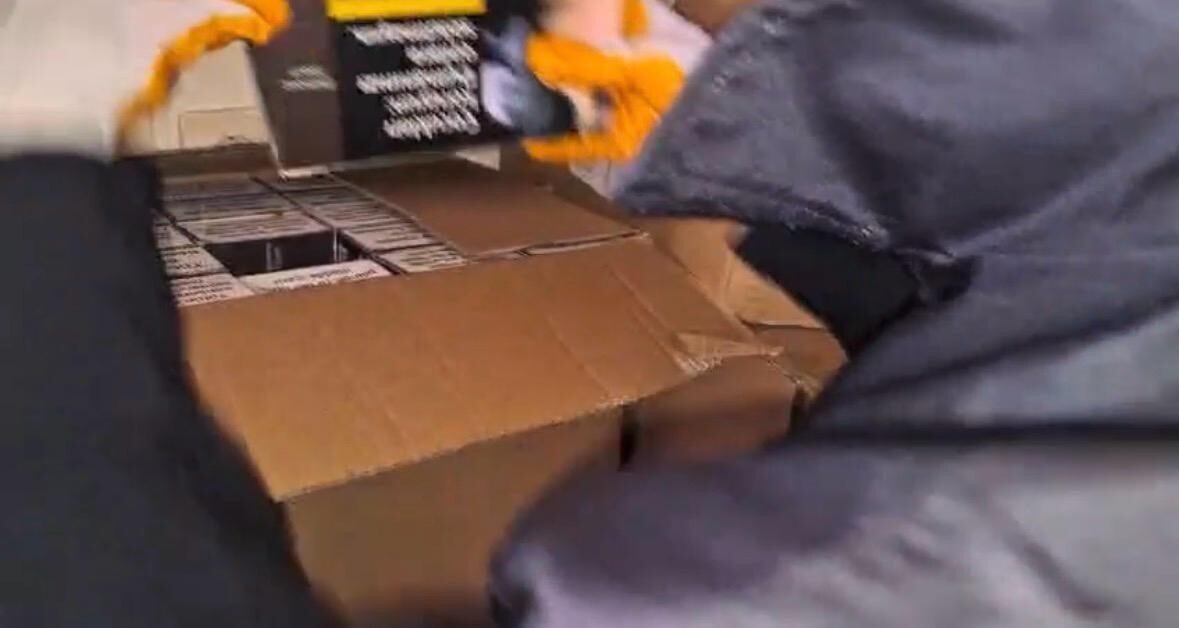 KAYSERİ’DE POLİS EKİPLERİ TARAFINDAN YAPILAN ÇALIŞMALARDA, BİR İKAMETTE 49 BİN 200 ADET KAÇAK...