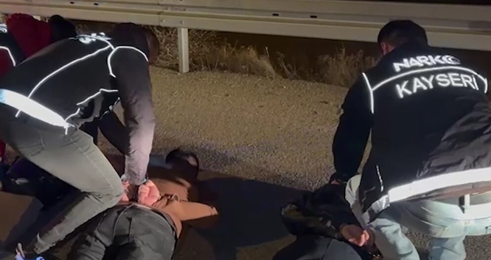 KAYSERİ İL EMNİYET MÜDÜRLÜĞÜ EKİPLERİNCE YAPILAN ÇALIŞMALARDA; UYUŞTURUCU TİCARETİ YAPTIĞI TESPİT...