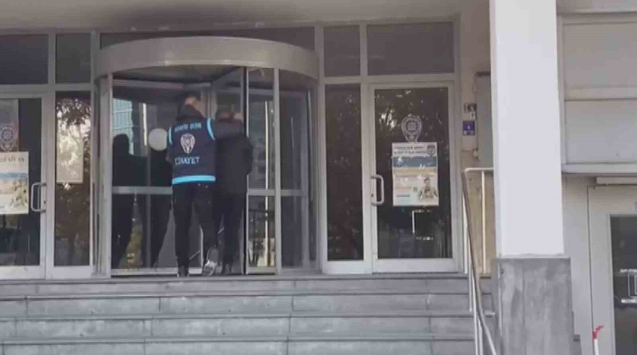 KAYSERİ’NİN MELİKGAZİ İLÇESİNDE 2 ÇOCUK ANNESİ EBRU KEKİLLİ’Yİ POMPALI TÜFEKLE VURARAK ÖLDÜREN...