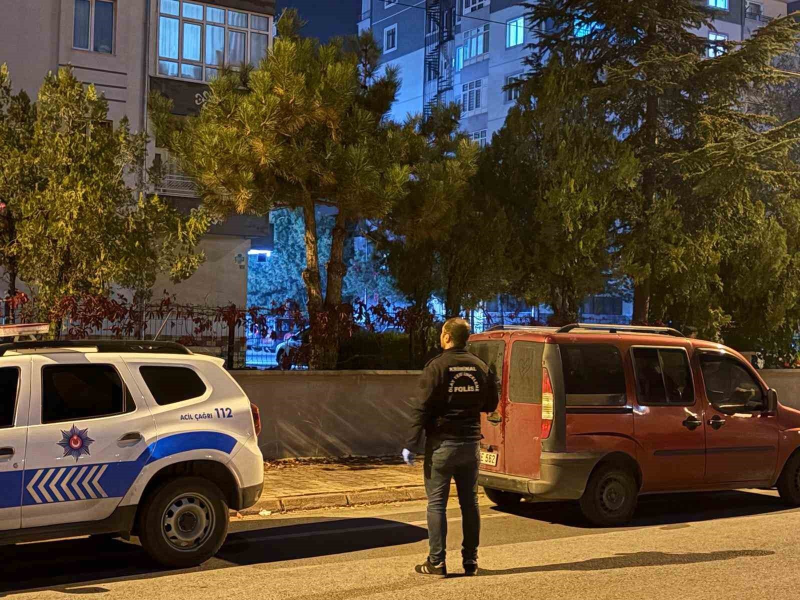 KAYSERİ’NİN MELİKGAZİ İLÇESİNDE EVDE YALNIZ YAŞAYAN 82 YAŞINDAKİ YAŞLI ADAM EVİNDE ÖLÜ BULUNDU....