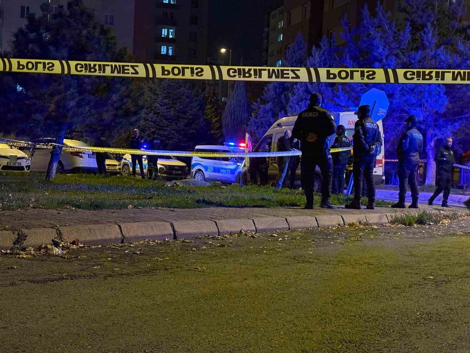 KAYSERİ’NİN MELİKGAZİ İLÇESİNDE KONUŞMAK İÇİN ÇAĞIRDIĞI BOŞANMA AŞAMASINDAKİ EŞİNİ SOKAK ORTASINDA...