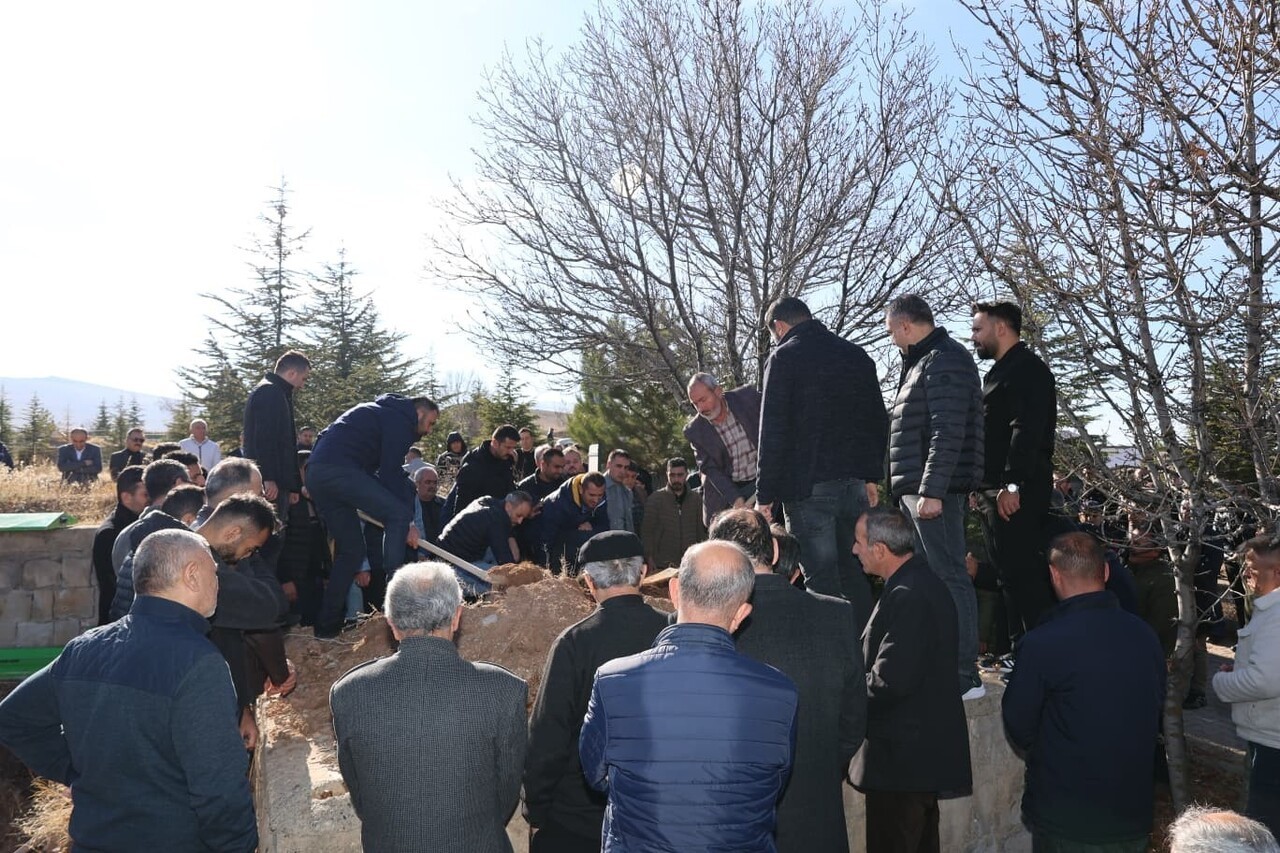 KAYSERİ’NİN MELİKGAZİ İLÇESİNDE OKULDA RAHATSIZLANARAK HAYATINI KAYBEDEN  2. SINIF ÖĞRENCİSİ AHMET...