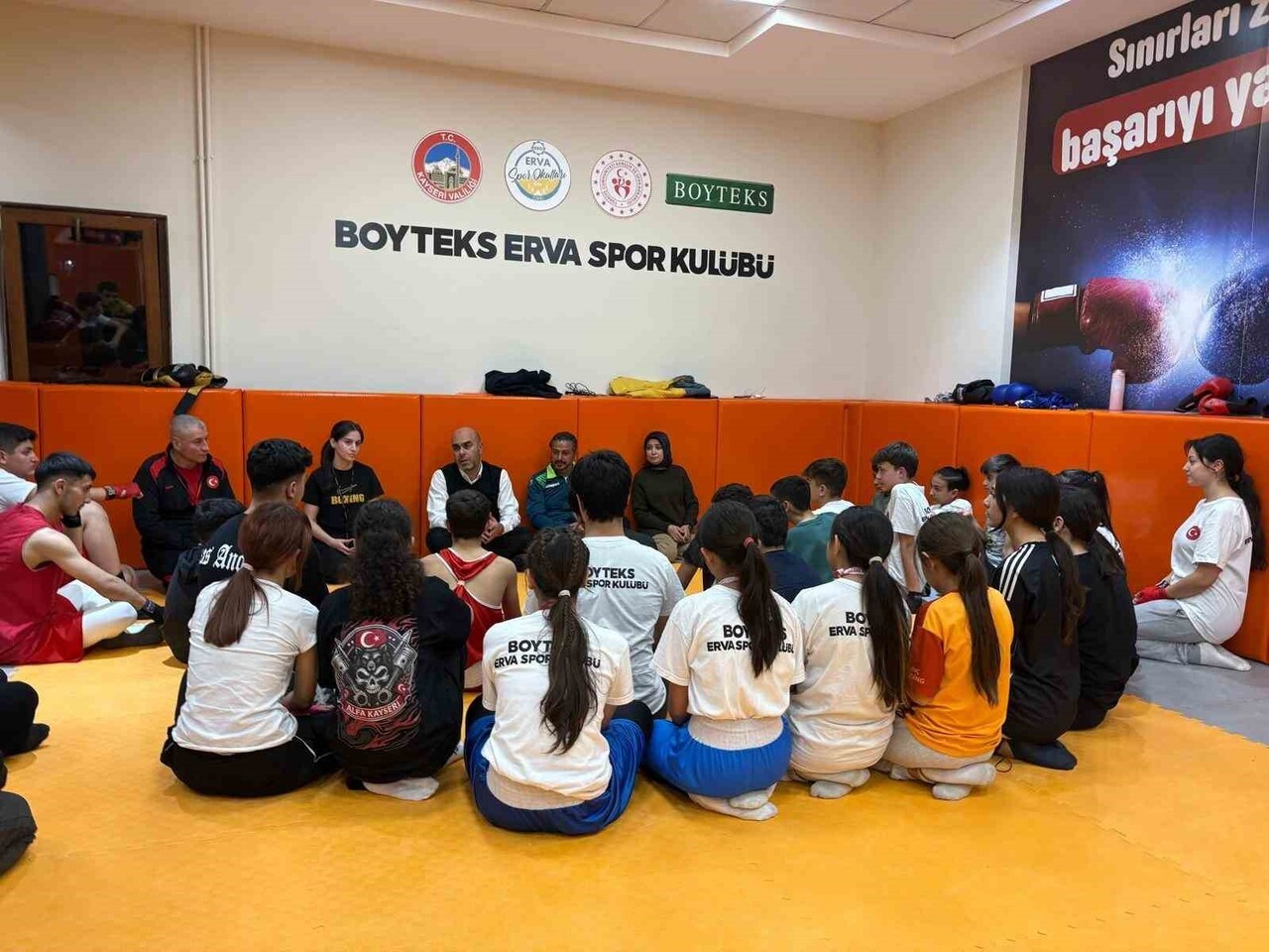 KAYSERİ VALİSİ GÖKMEN ÇİÇEK’İN HİMAYELERİNDE AÇILIŞI YAPILAN BOYTEKS ERVA SPOR OKULU SPORCULARINA...