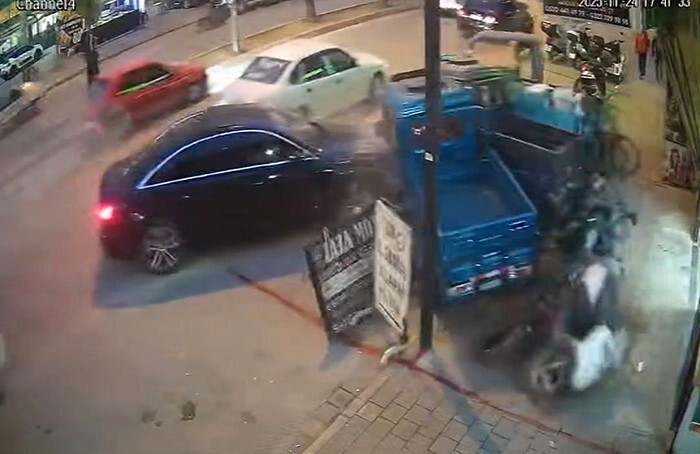 KAZA BİR İŞ YERİNİN GÜVENLİK KAMERASINA YANSIDI.