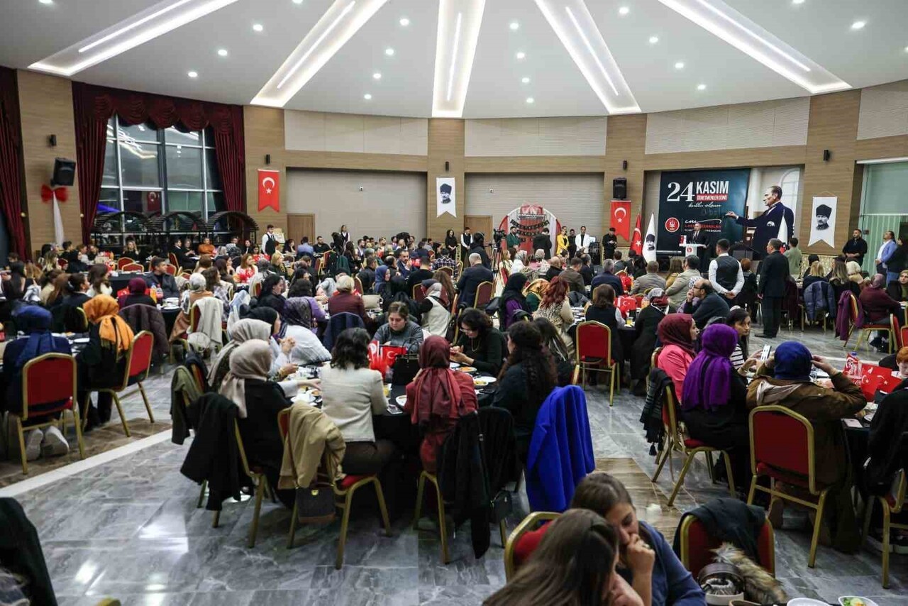 KEÇİÖREN BELEDİYESİ TARAFINDAN 24 KASIM ÖĞRETMENLER GÜNÜ DOLAYISIYLA KEÇİÖREN SANAT GALERİSİ’NDE...