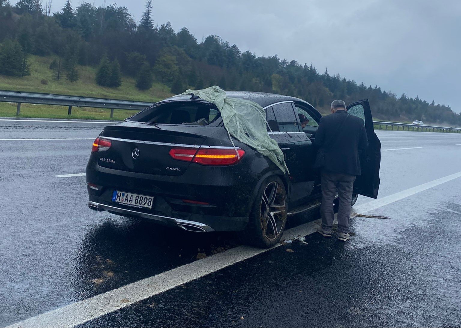 KENTTE AKŞAM SAATLERİNDE ETKİSİNİ ARTIRAN ŞİDDETLİ YAĞIŞ NEDENİYLE EDİRNE - İSTANBUL YOLUNDA GÖRÜŞ...