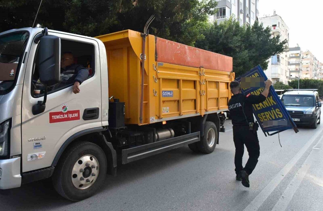 KEPEZ BELEDİYESİ ZABITA EKİPLERİ, MEHMET AKİF CADDESİ’NDE İŞ YERLERİ TARAFINDAN YOL VE KALDIRIMA...
