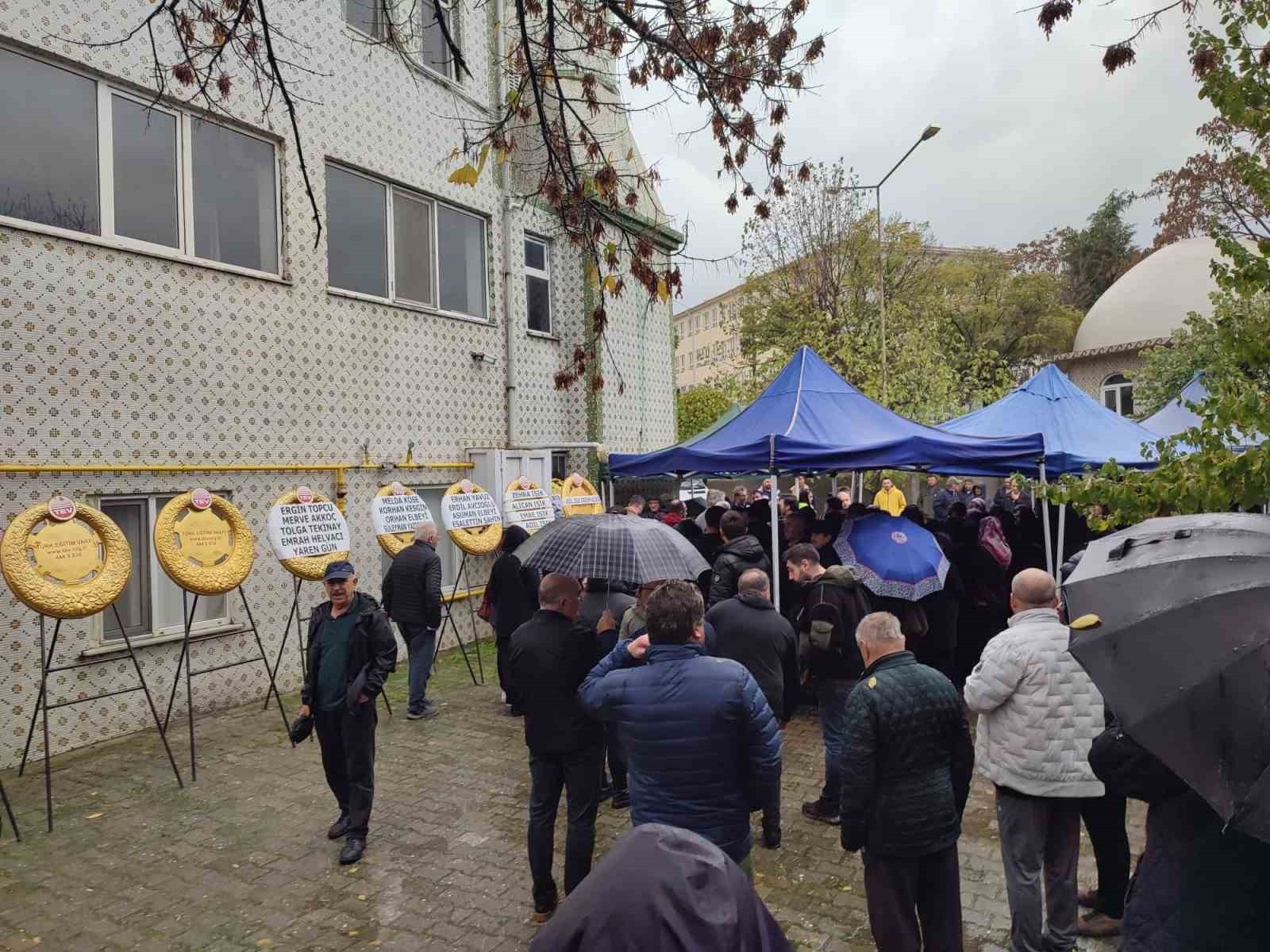 KEŞAN’DA EVİNDE HAYATINI KAYBETMİŞ OLARAK BULUNAN İŞ ADAMI TOPRAĞA VERİLDİ
