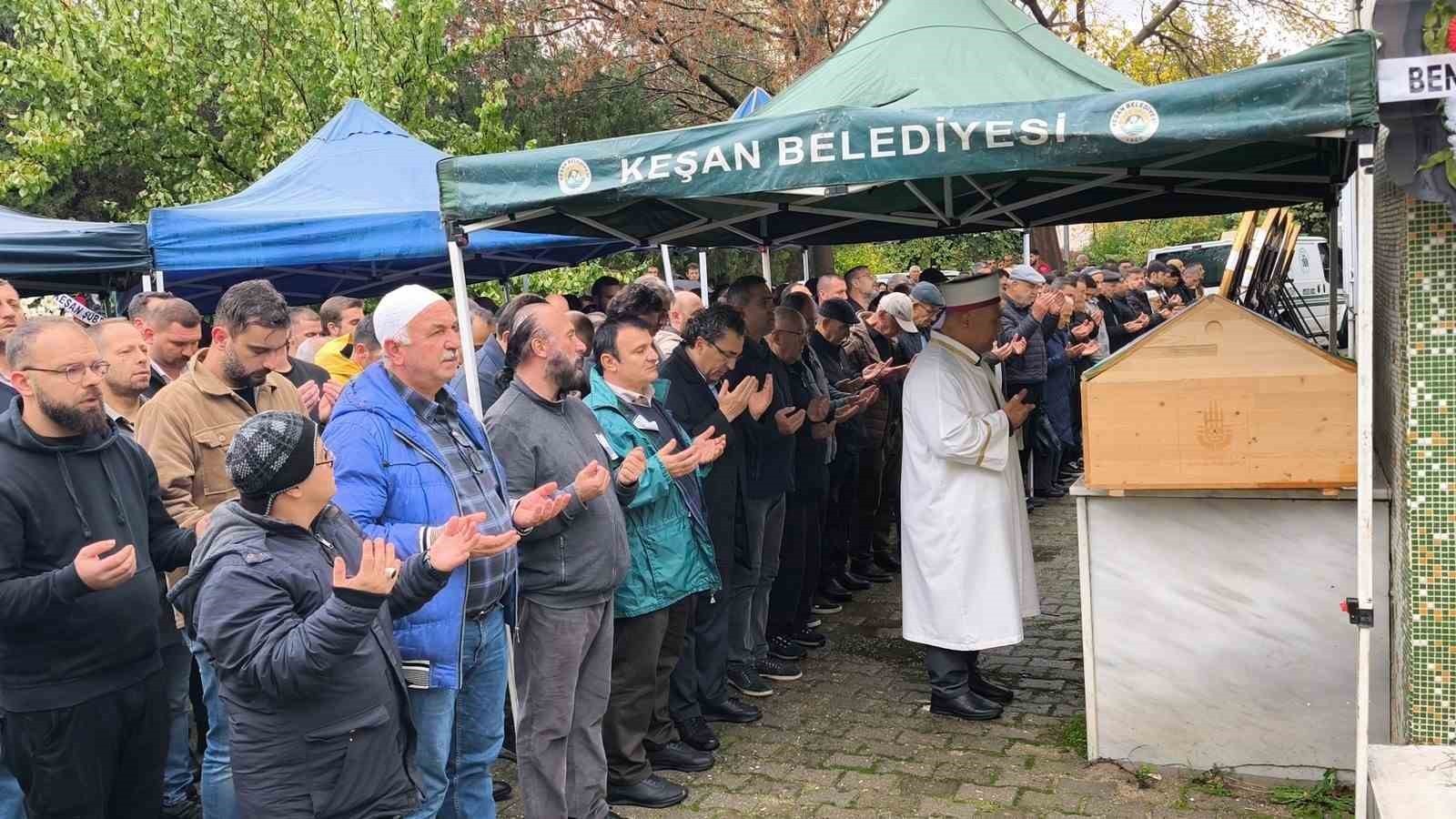 KEŞAN’DA EVİNDE HAYATINI KAYBETMİŞ OLARAK BULUNAN İŞ ADAMI TOPRAĞA VERİLDİ