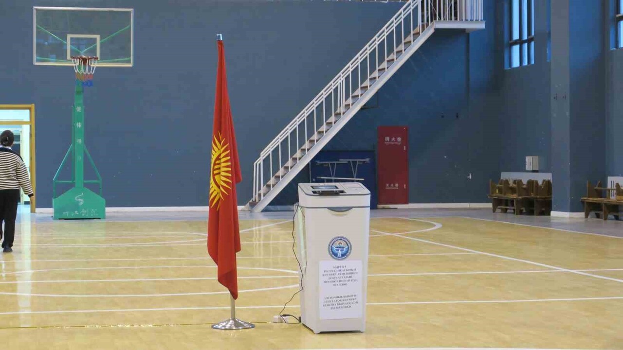 KIRGIZİSTAN’DA ERKEN PARLAMENTO SEÇİMLERİ İÇİN OY VERME İŞLEMİ YEREL SAAT İLE 08.00’DE...