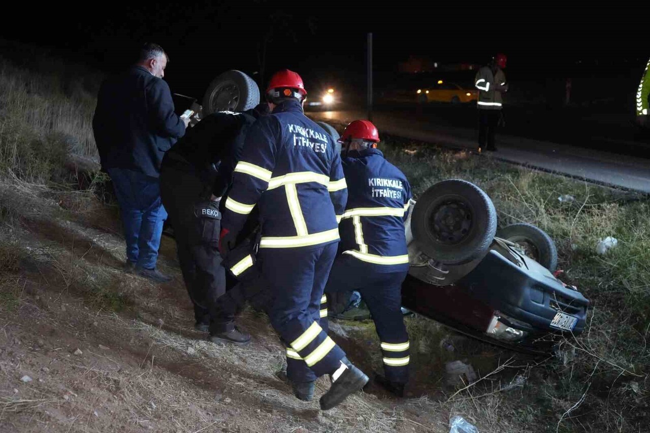 KIRIKKALE'DE KONTROLDEN ÇIKAN OTOMOBİLİN TAKLA ATARAK ŞARAMPOLE DEVRİLDİĞİ KAZADA SÜRÜCÜ...