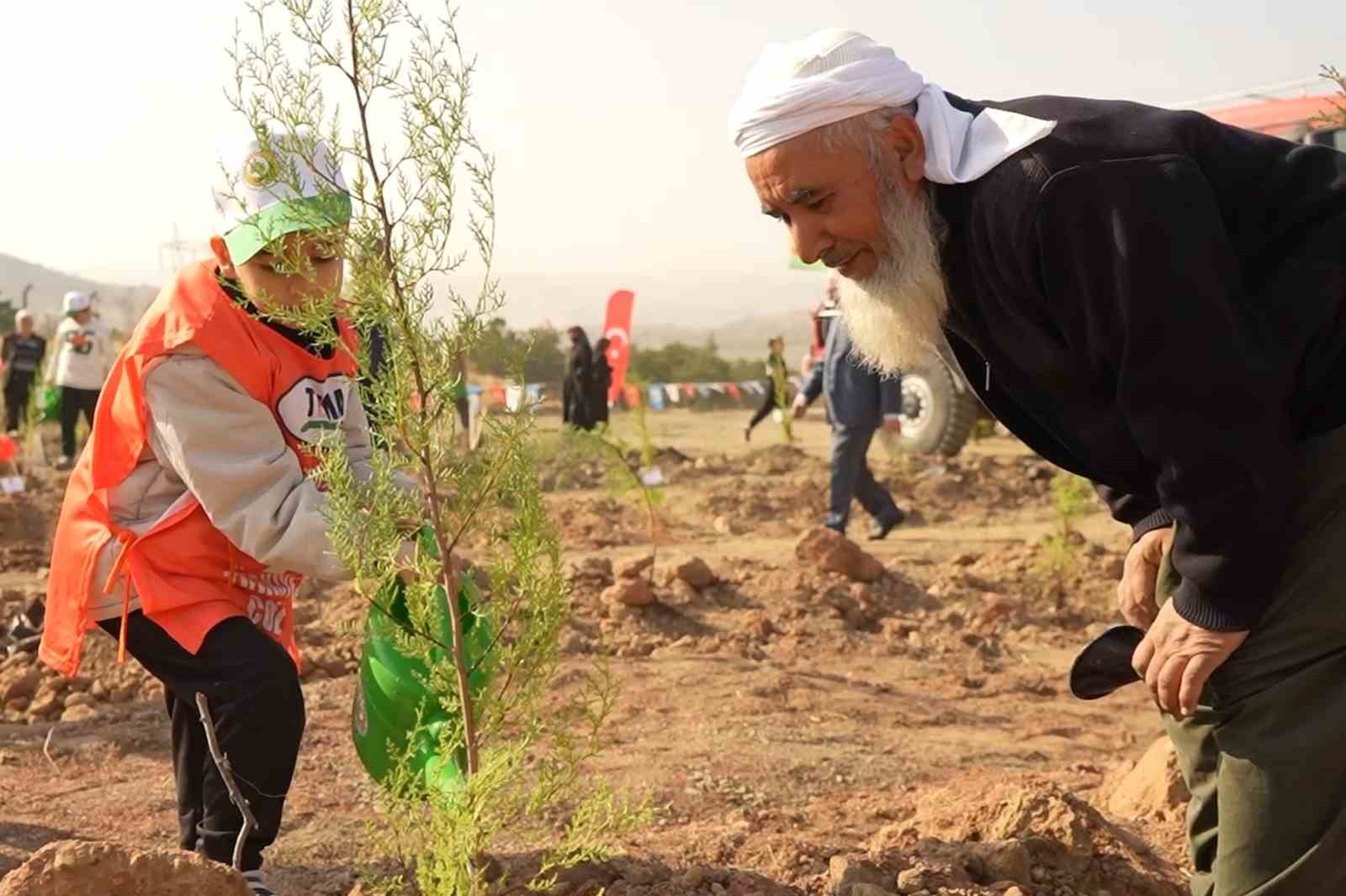 KIRIKKALE’DE "ŞAHİDİMİZ TOPRAK, İMZAMIZ FİDAN, SEVDAMIZ YEŞİL VATAN SEFERBERLİĞİ" KAPSAMINDA...