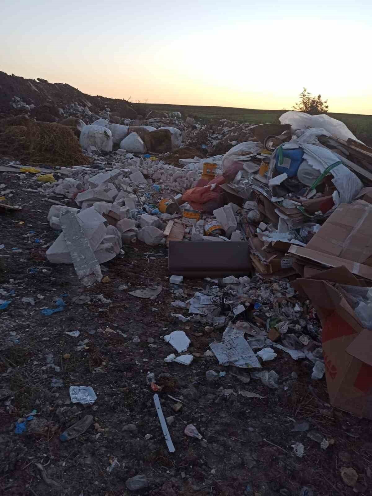 KIRKLARELİ'NİN LÜLEBURGAZ İLÇESİNDE BULUNAN KARAMUSUL GÖLETİ’NİN SET KISMINA ATIK MATERYALLER...