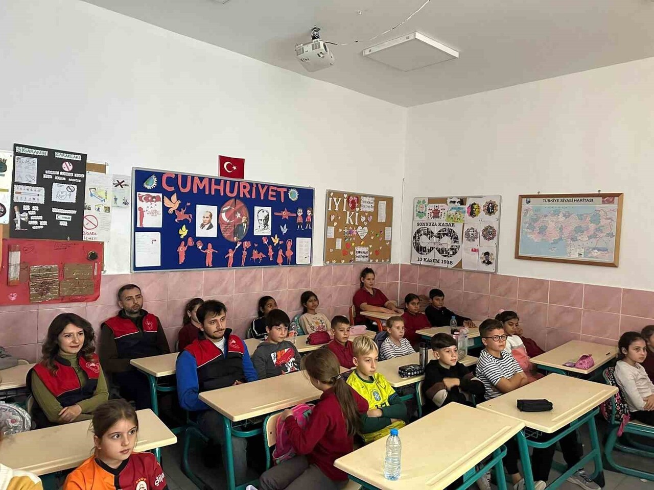 KIRKLARELİ'NİN VİZE İLÇESİNDE İLKOKUL ÖĞRENCİLERİNE SU VERİMLİLİĞİ, GIDA İSRAFI VE BESLENME...