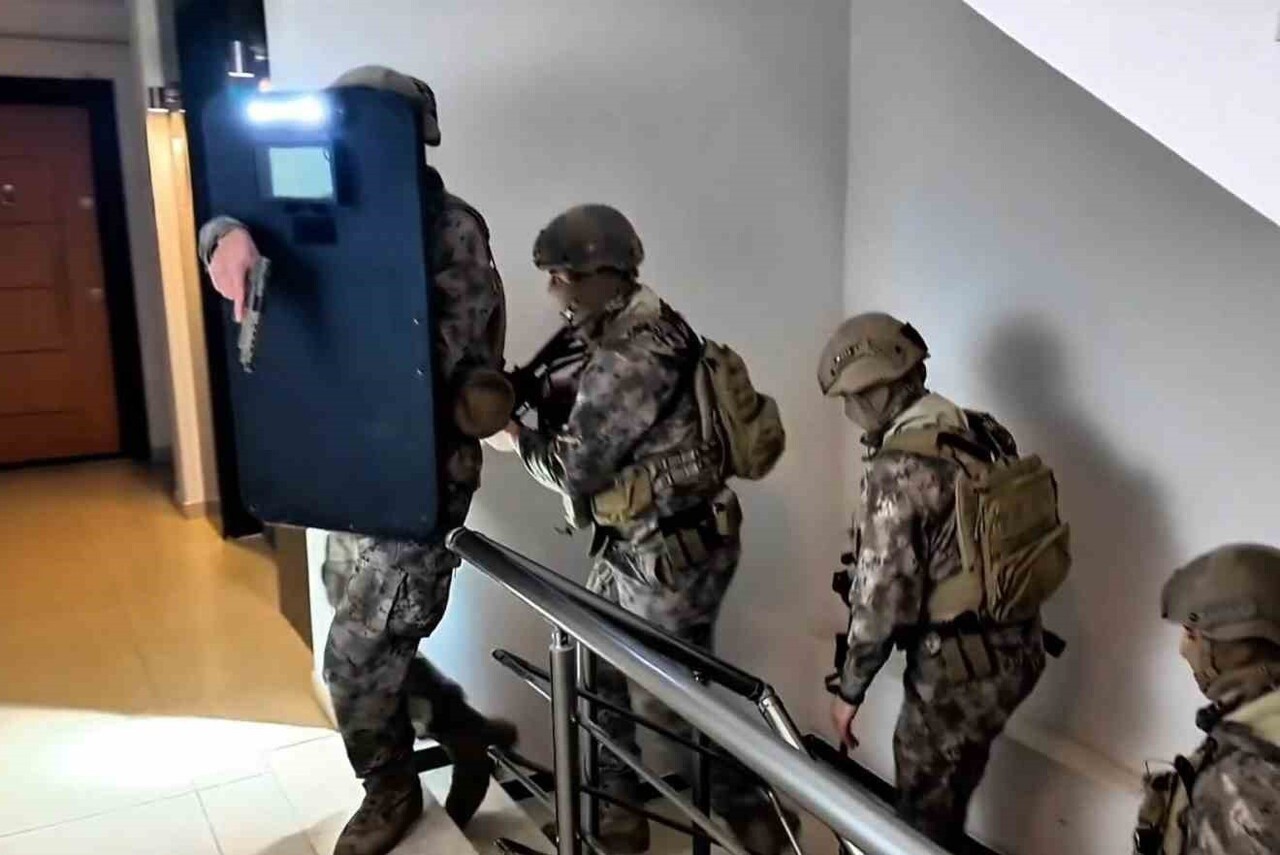 KIRKLARELİ MERKEZLİ ÜÇ İLDE ’DALTONLAR’ OLARAK BİLİNEN SUÇ ÖRGÜTÜNE YÖNELİK DÜZENLENEN EŞ ZAMANLI...