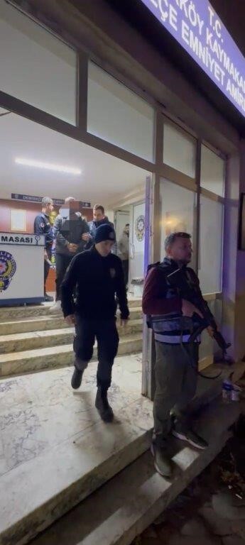 KIRKLARELİ’NİN DEMİRKÖY İLÇESİNDE POLİS EKİPLERİNCE GECE YARISI GERÇEKLEŞTİRİLEN UYGULAMADA 5...