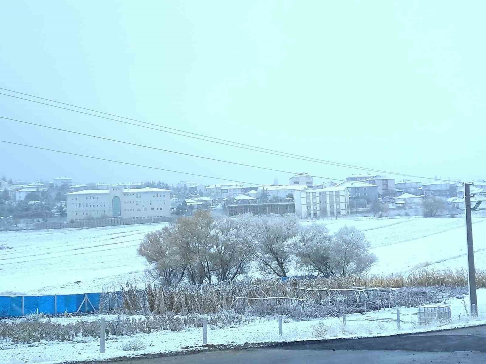 KIRŞEHİR'DE DÜN AKŞAM SAATLERİNDE HAVA SICAKLIKLARININ DÜŞMESİNİN ARDINDAN AKÇAKENT İLÇESİNİN...