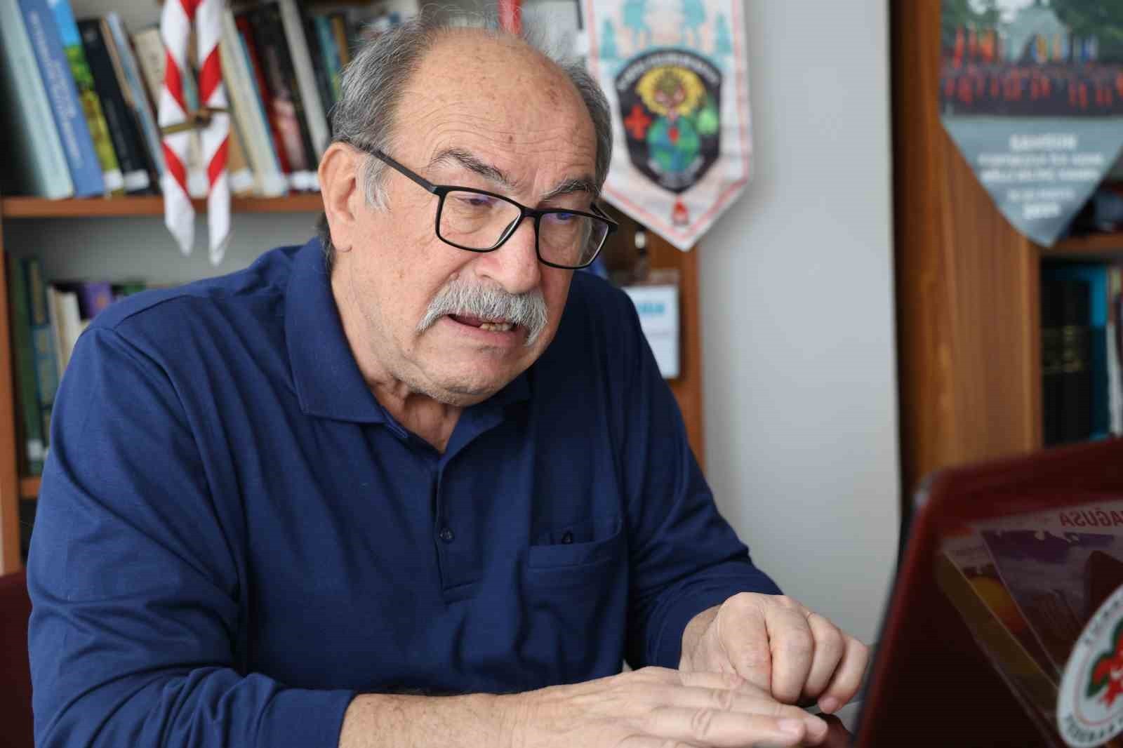 KIRŞEHİR’DE EMEKLİ ÖĞRETİM GÖREVLİSİ MAHMUT SEYFELİ, 48 YILDIR SÜRDÜRDÜĞÜ HALK EDEBİYATI, FOLKLOR...