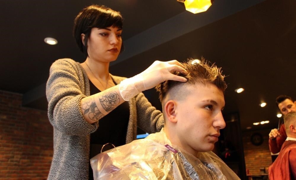 KIŞ AYLARI ÖNCESİ SAÇ DÖKÜLMESİNE KARŞI UYARI: "SAÇIN DA NEME İHTİYACI VAR"