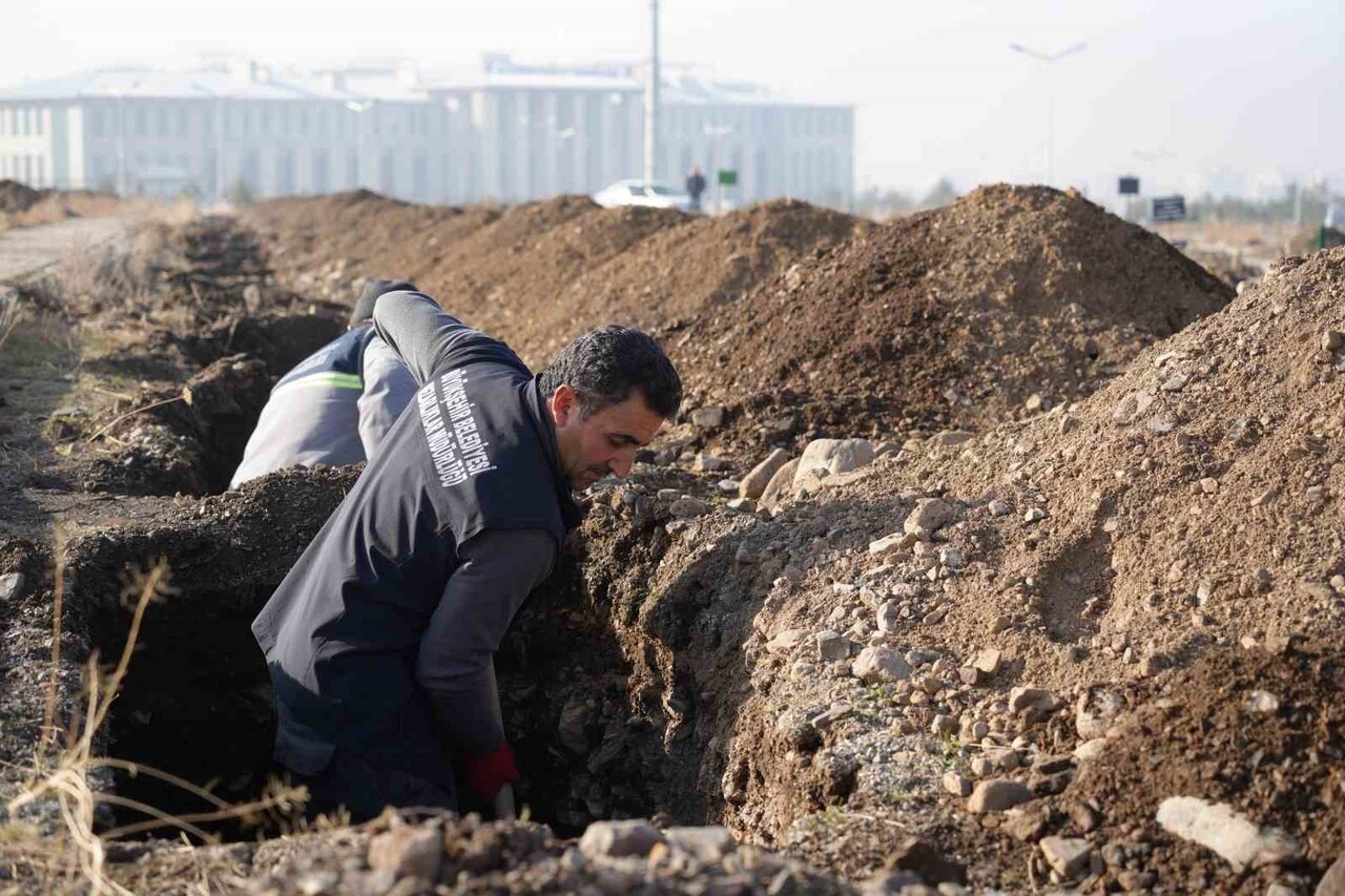 KIŞIN HAVA SICAKLIĞININ SIFIRIN ALTINDA 30 DERECEYE KADAR DÜŞTÜĞÜ ERZURUM'DA YÜZLERCE MEZAR YERİ...